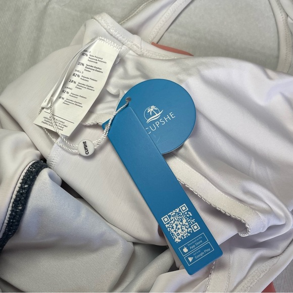 CUPSHE Women's Knotted Color Block One Piece Swimsuit Small White Peach Navy NWT - Picture 14 of 16